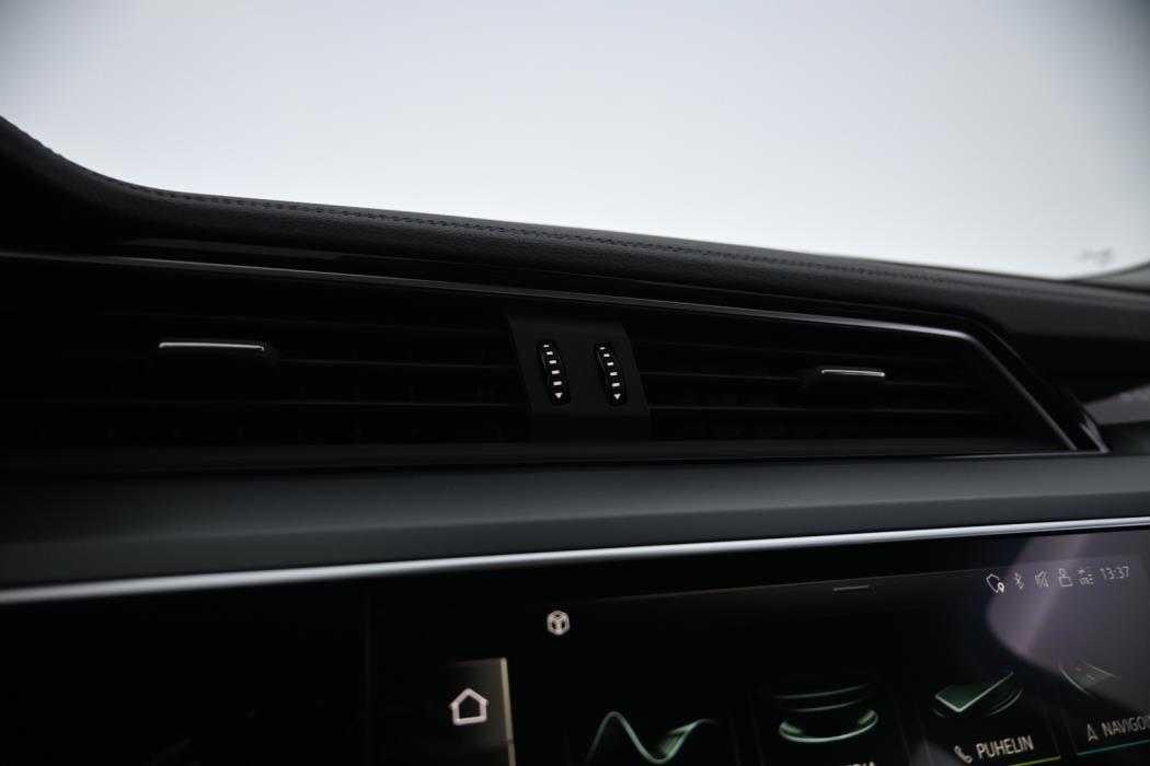 AUDI e-tron 2022