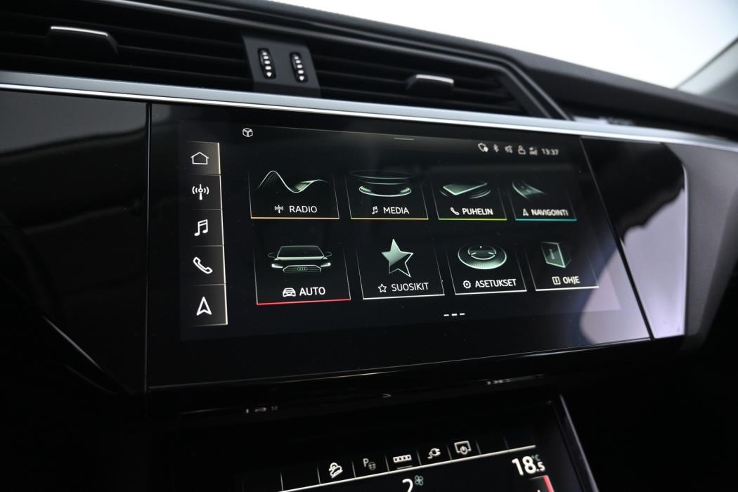 AUDI e-tron 2022