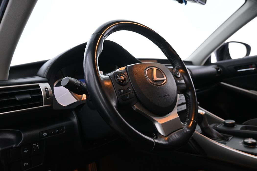 LEXUS IS 2016