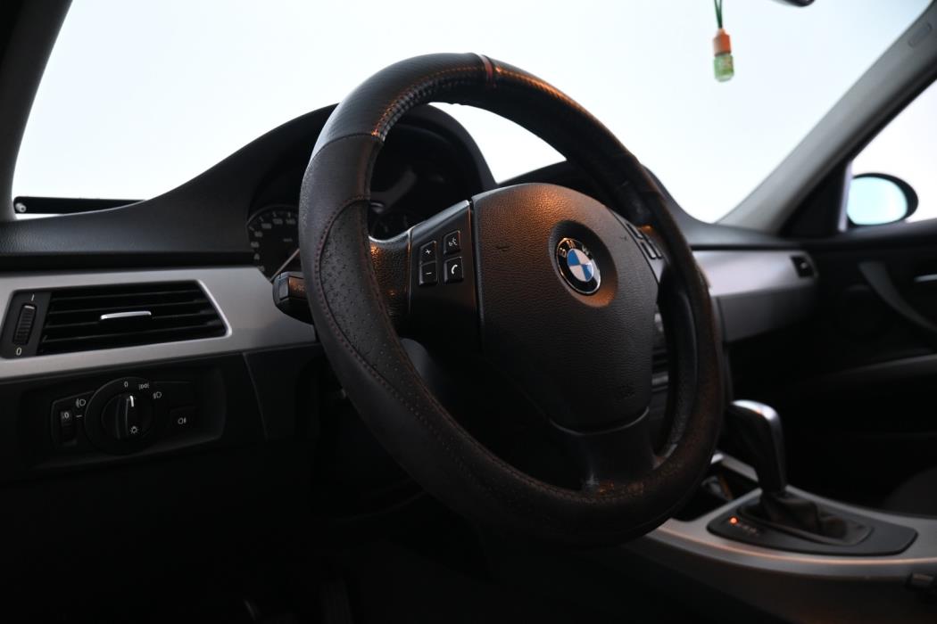 BMW 320 2008