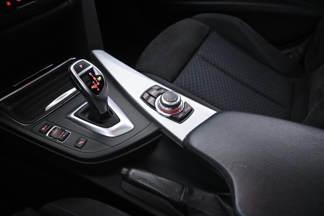 BMW 330 2013
