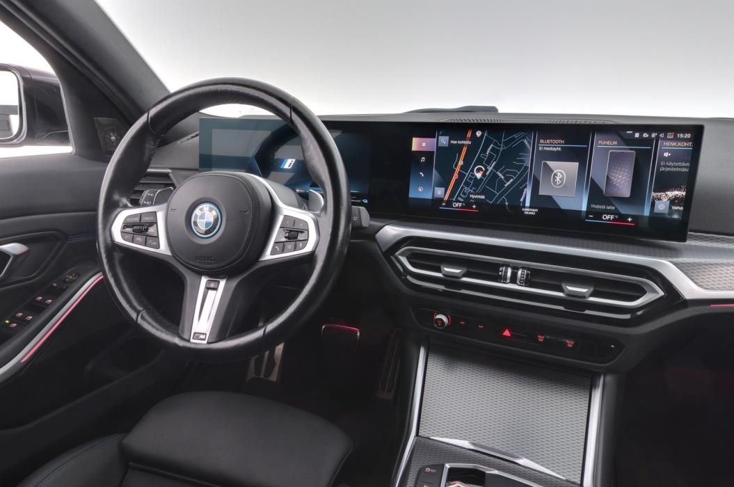 BMW 330 2023