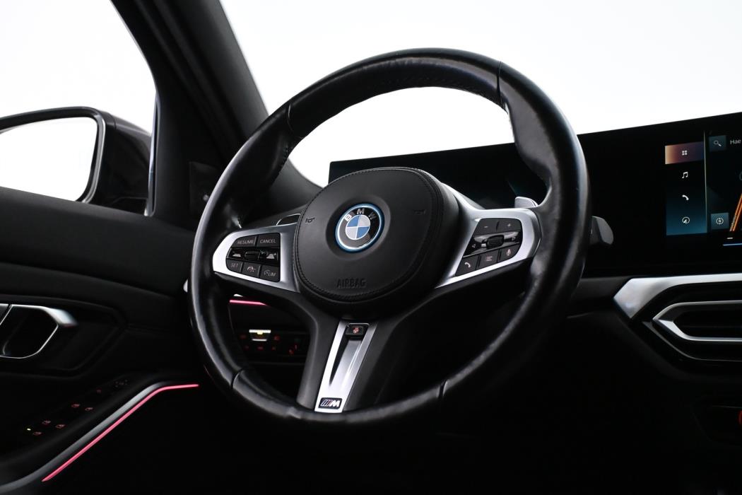 BMW 330 2023