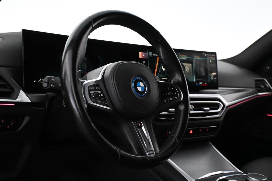 BMW 330 2023