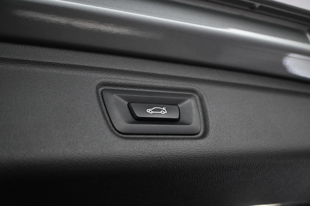 BMW 330 2023