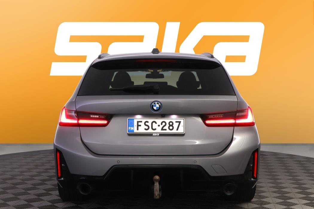 BMW 330 2023
