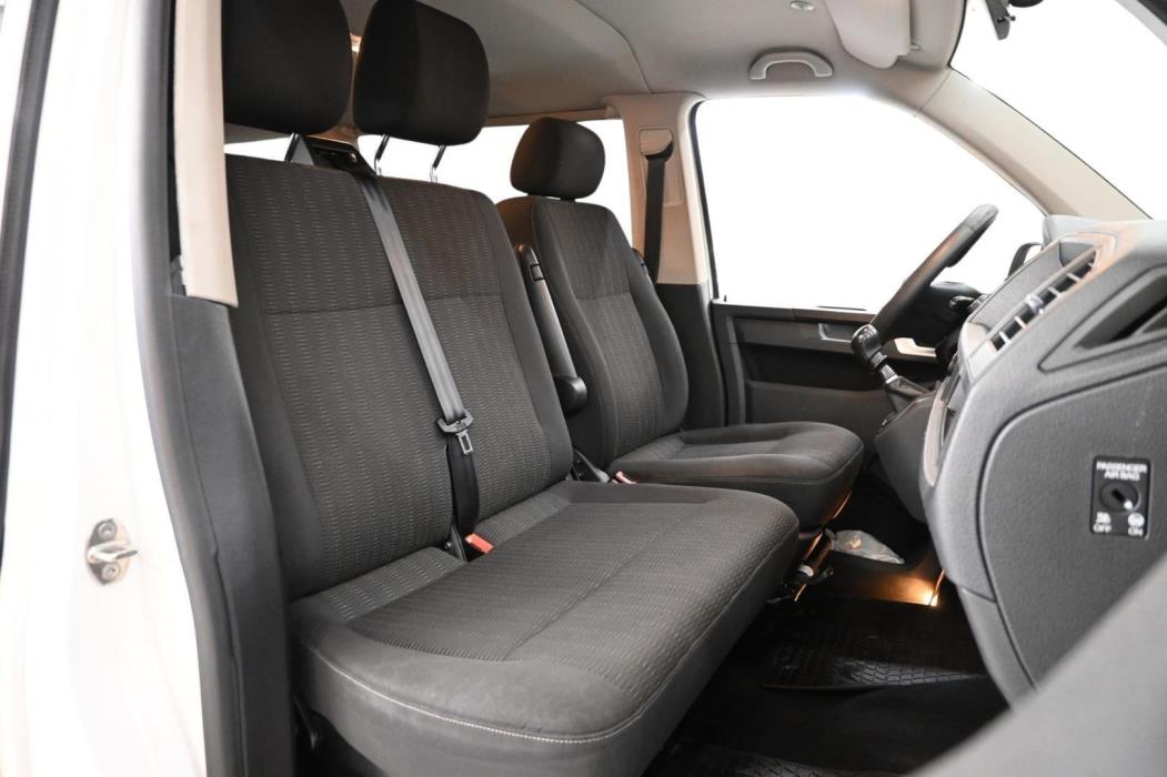 VOLKSWAGEN Caravelle 2016