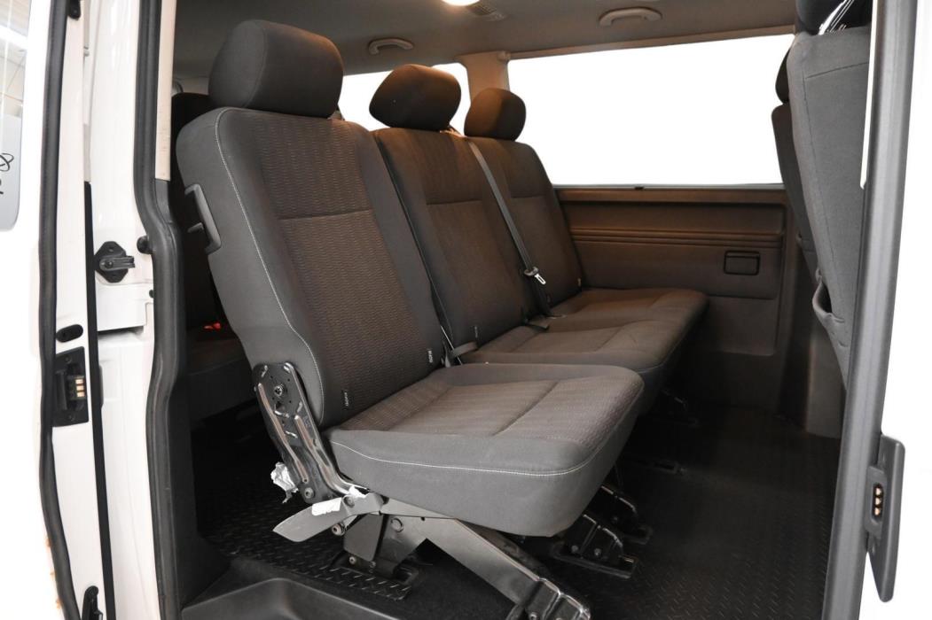 VOLKSWAGEN Caravelle 2016