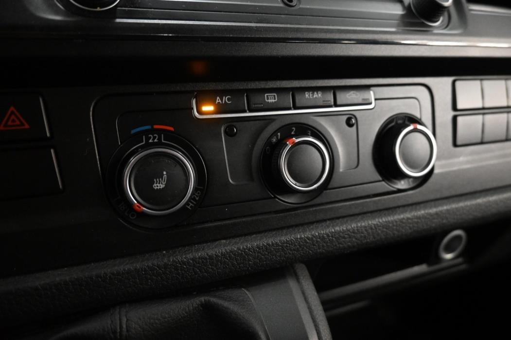 VOLKSWAGEN Caravelle 2016