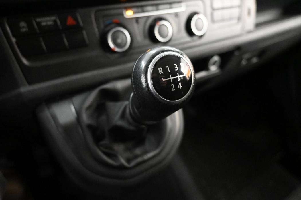 VOLKSWAGEN Caravelle 2016