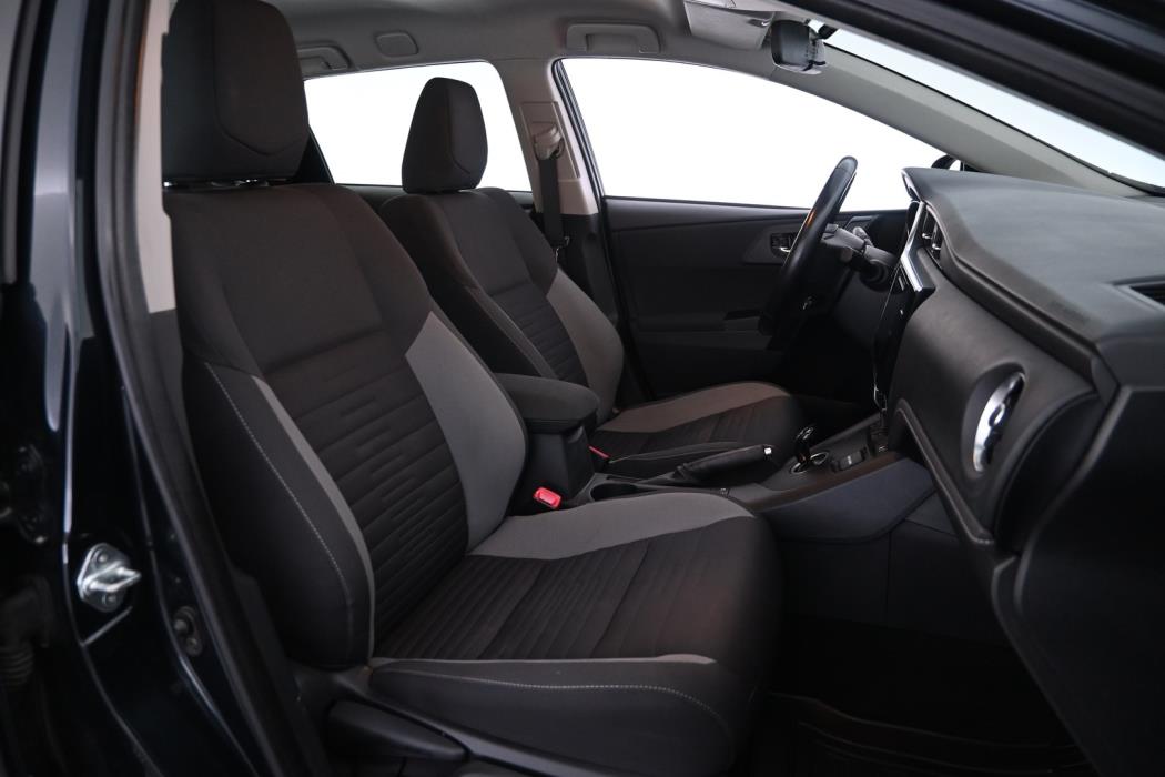TOYOTA Auris 2016