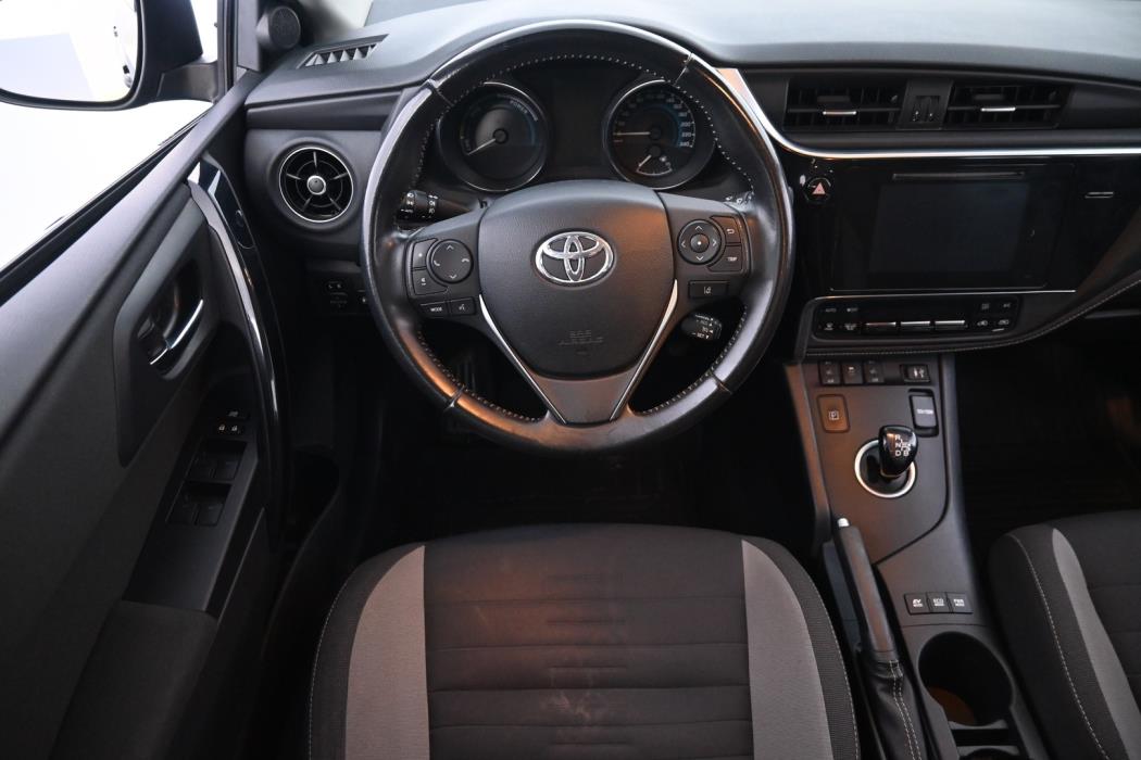 TOYOTA Auris 2016