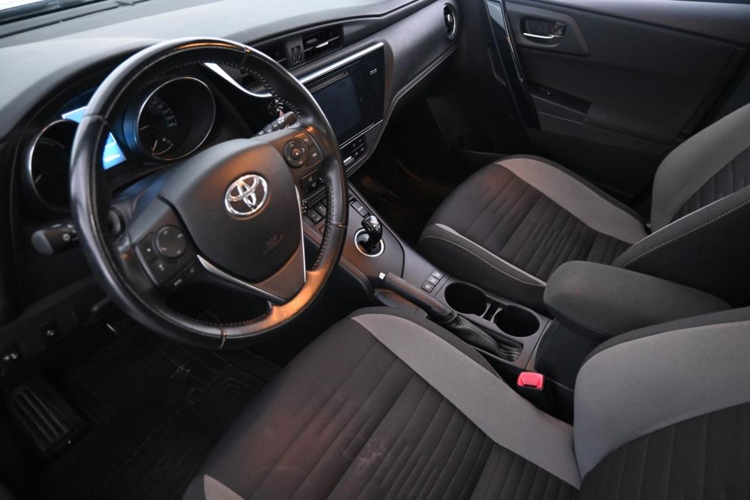 TOYOTA Auris 2016