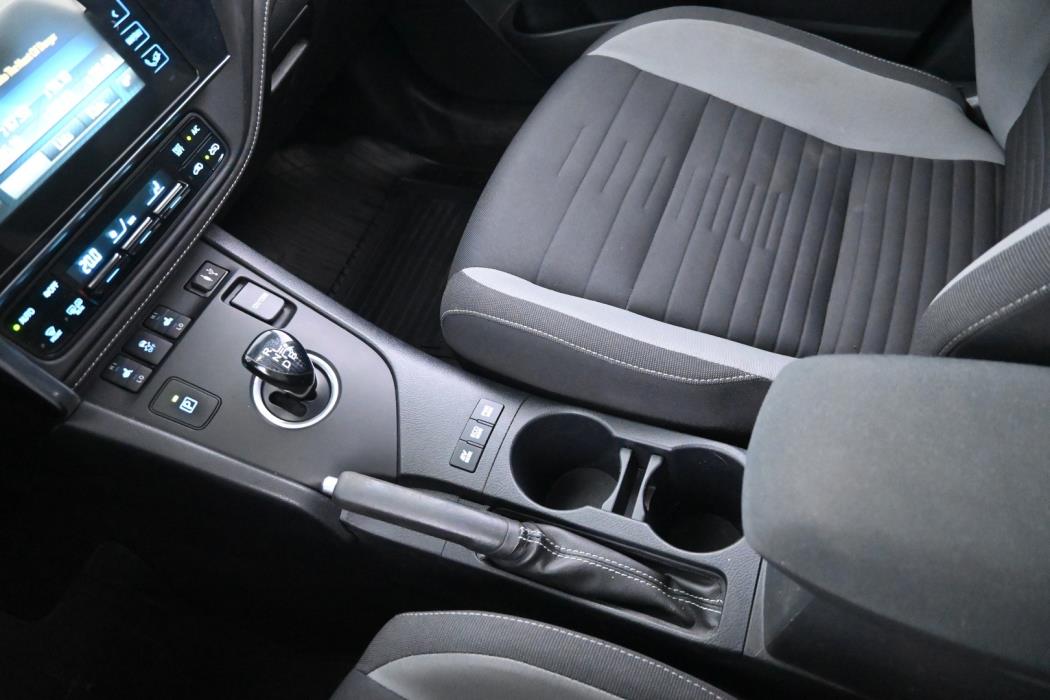 TOYOTA Auris 2016