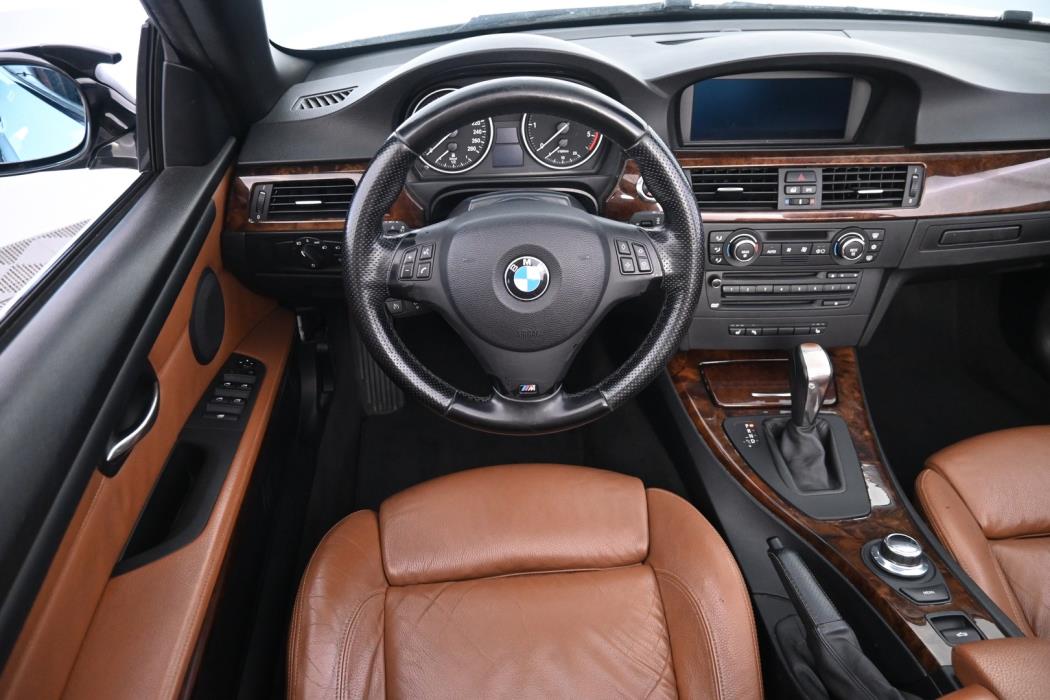 BMW 330 2008