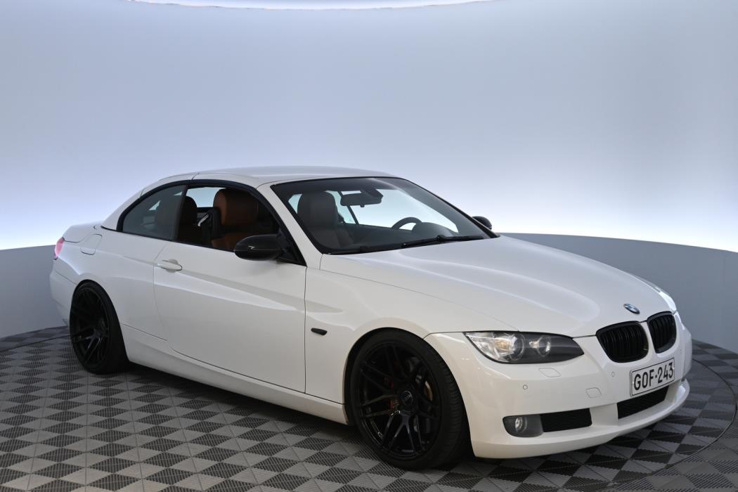 BMW 330 2008