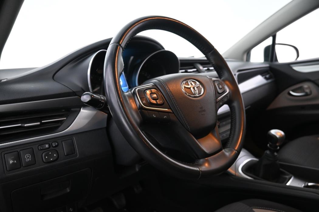 TOYOTA Avensis 2016