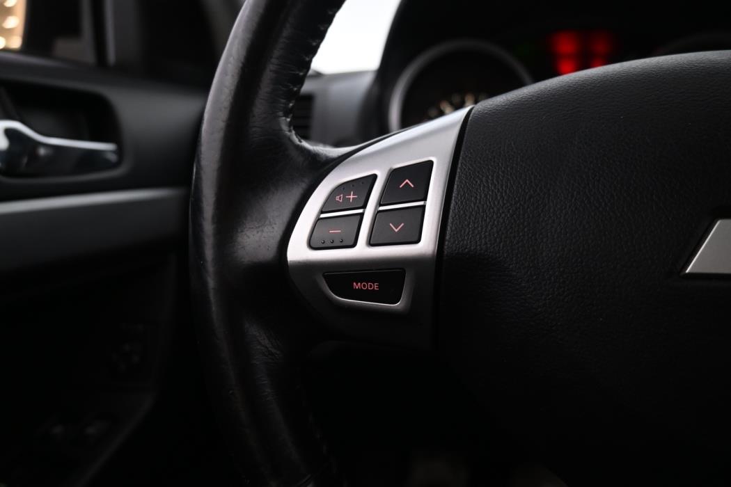 MITSUBISHI Lancer 2011