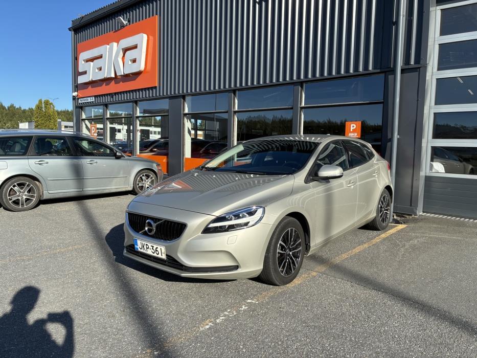 VOLVO V40 2018