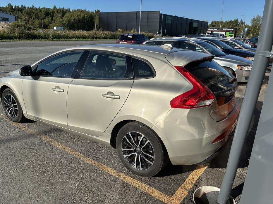 VOLVO V40 2018