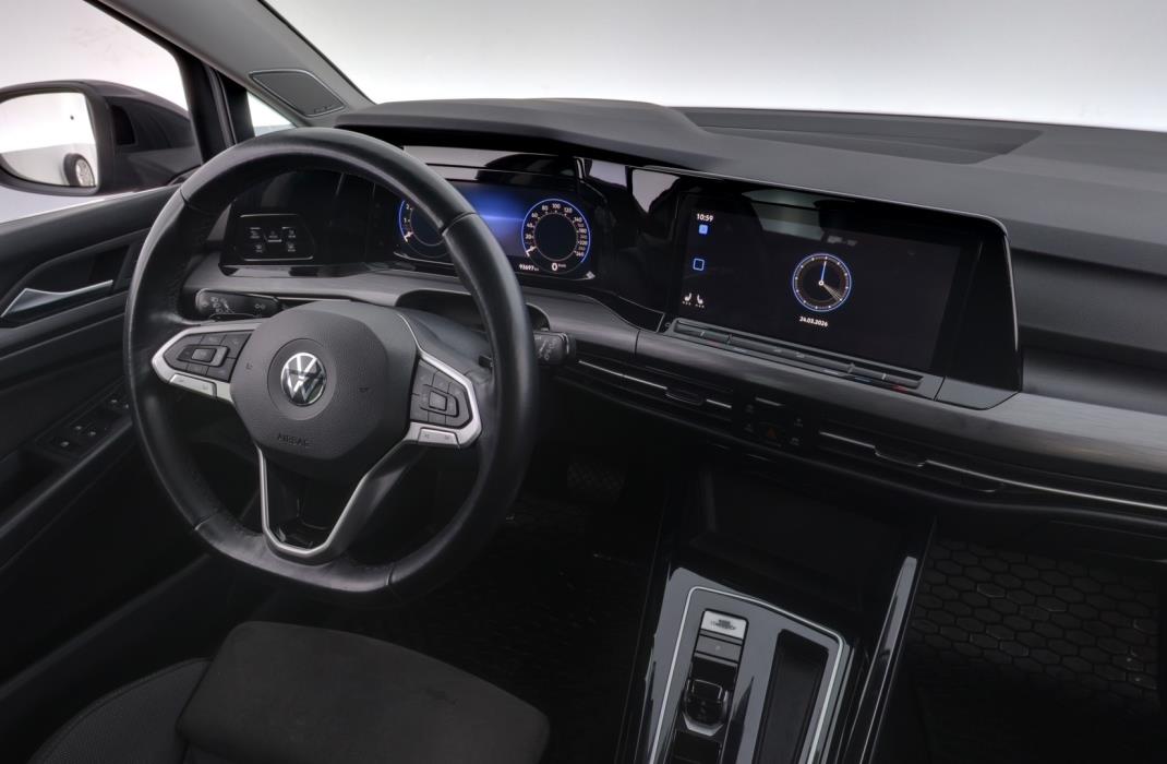 VOLKSWAGEN Golf 2023