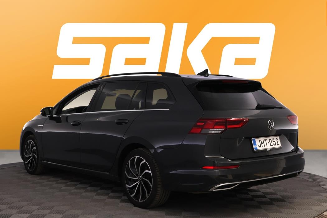 VOLKSWAGEN Golf 2023