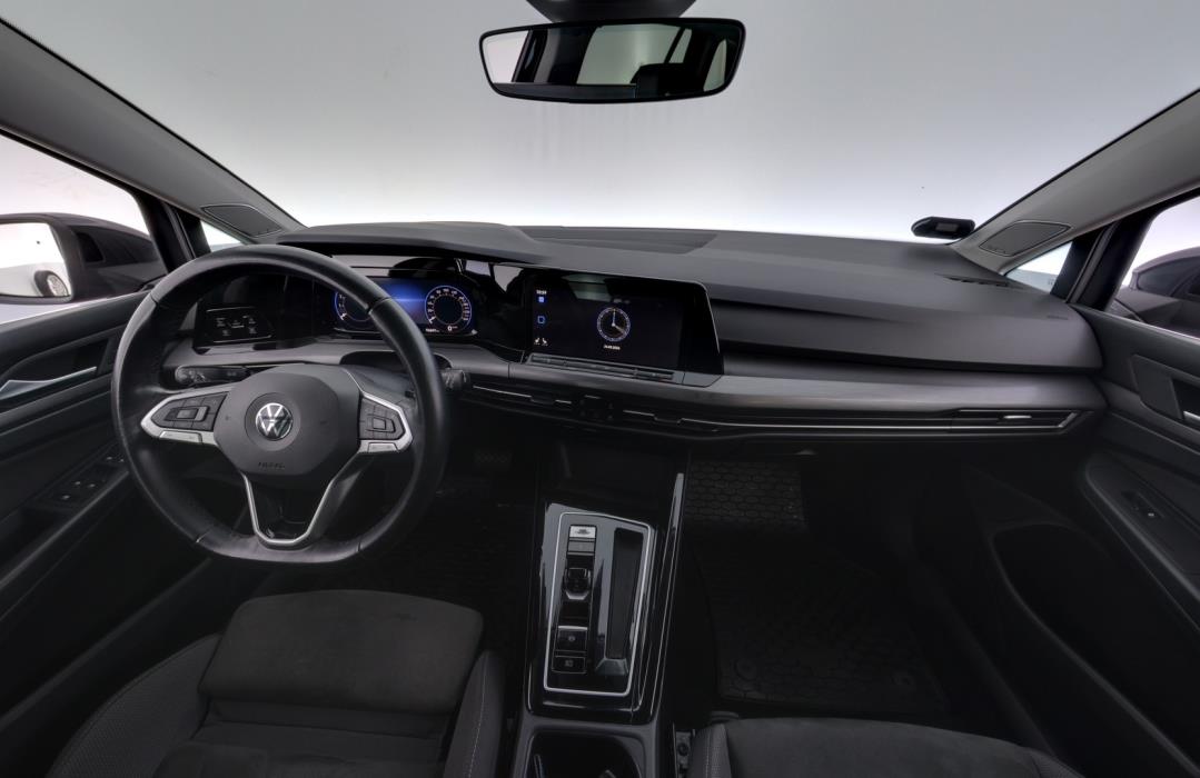 VOLKSWAGEN Golf 2023