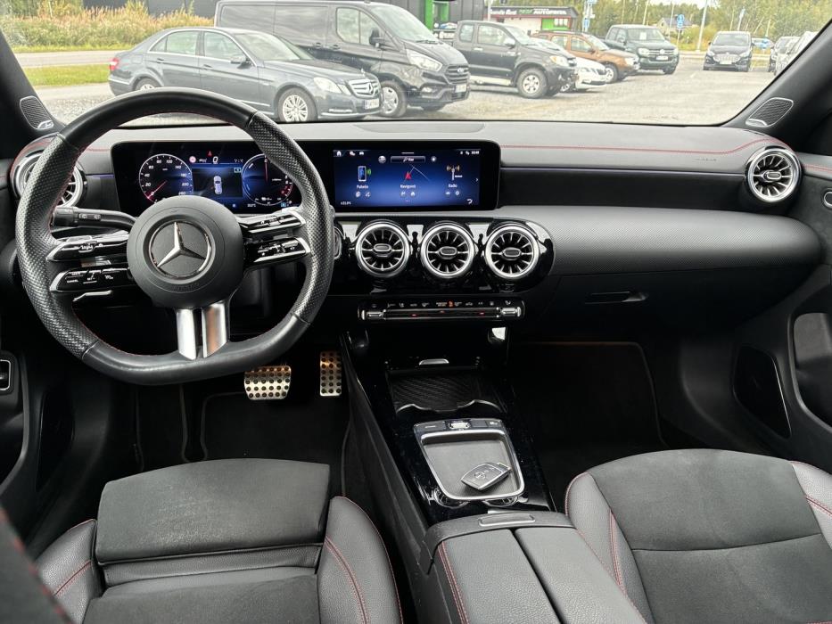 MERCEDES-BENZ CLA 2025