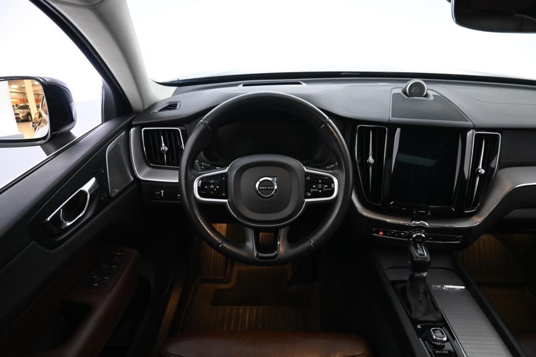 VOLVO XC60 2018