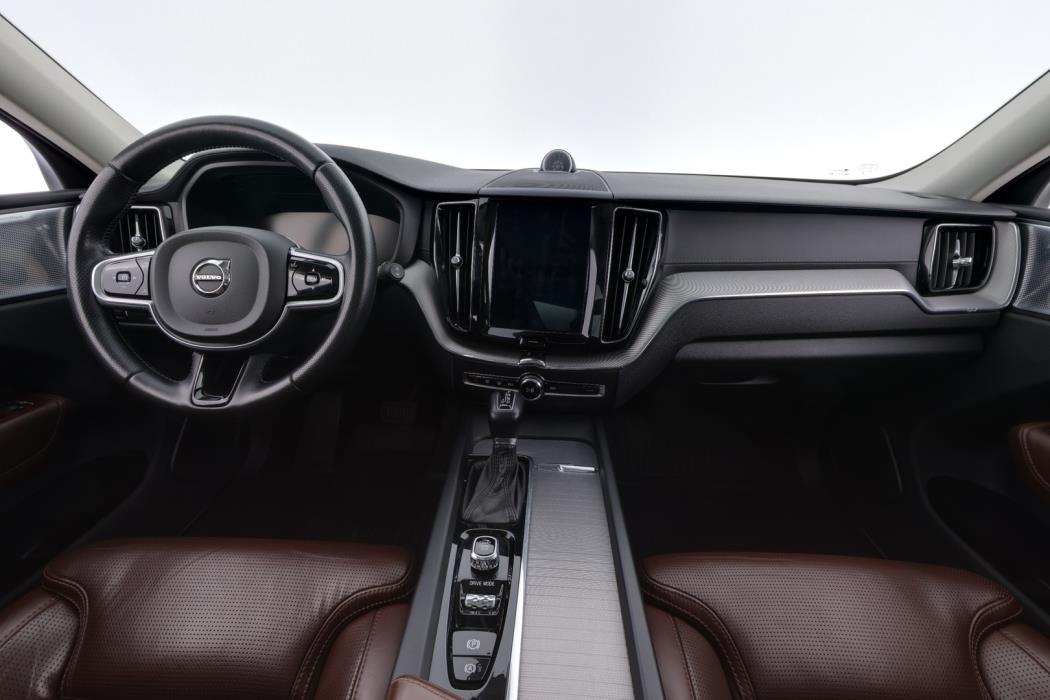 VOLVO XC60 2018