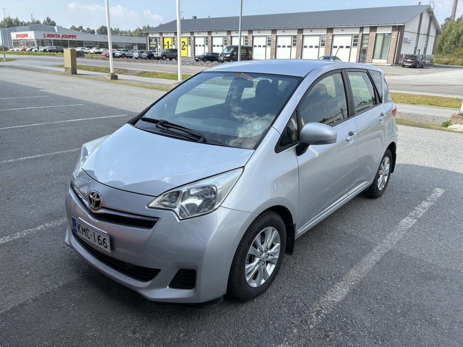 TOYOTA Verso-S 2013