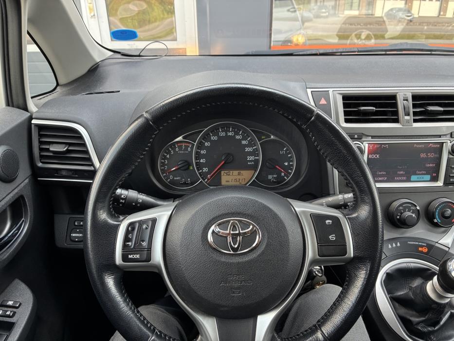 TOYOTA Verso-S 2013