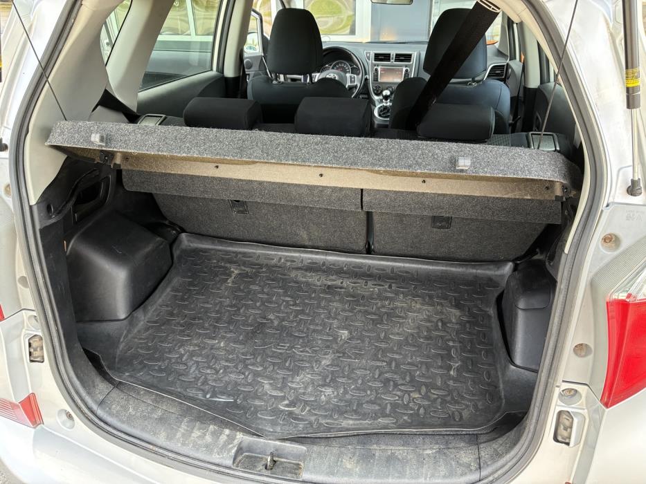 TOYOTA Verso-S 2013
