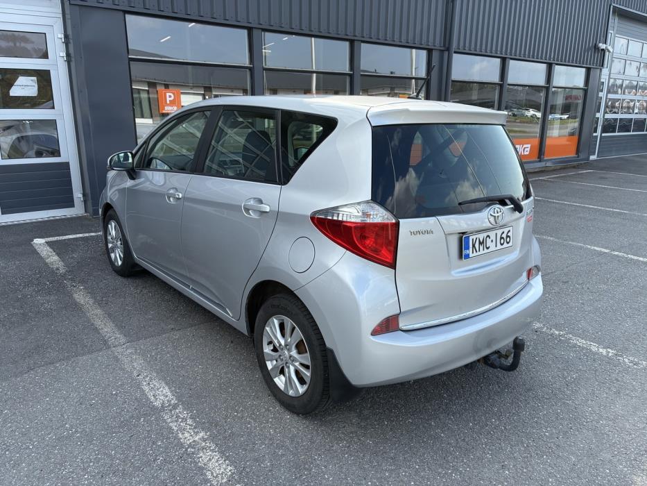 TOYOTA Verso-S 2013