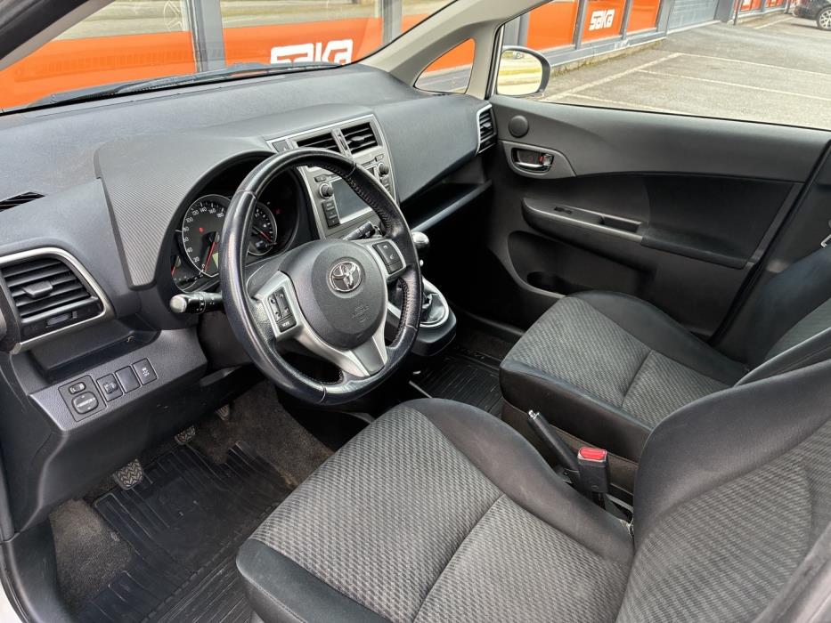 TOYOTA Verso-S 2013
