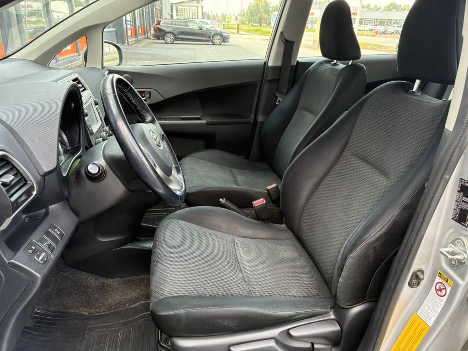 TOYOTA Verso-S 2013