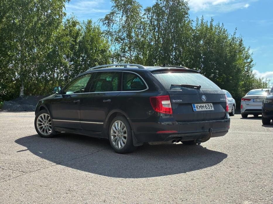 SKODA Superb 2013