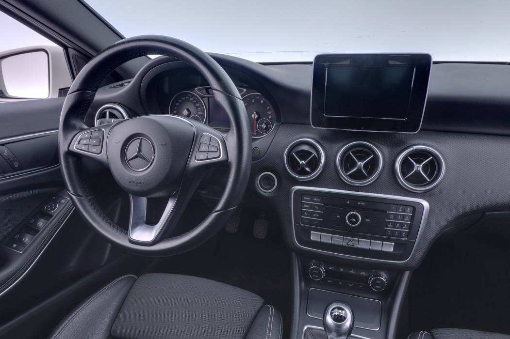 MERCEDES-BENZ A 2016