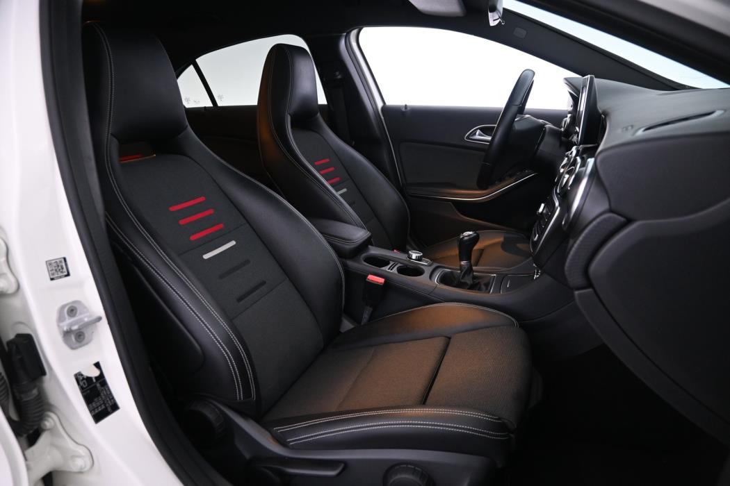 MERCEDES-BENZ A 2016