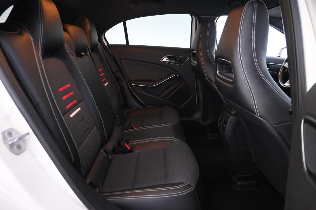 MERCEDES-BENZ A 2016