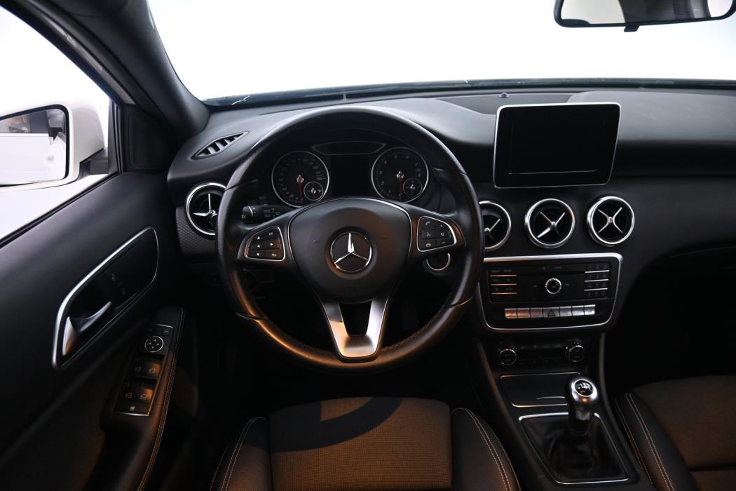 MERCEDES-BENZ A 2016