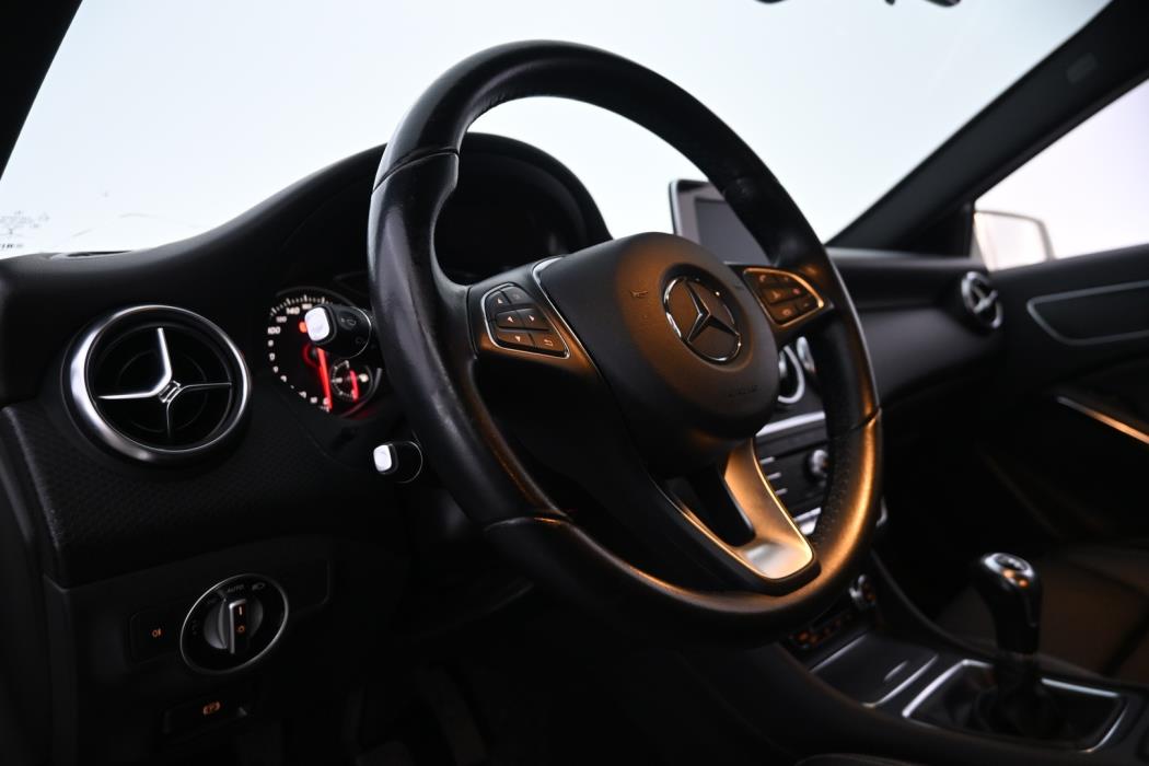 MERCEDES-BENZ A 2016