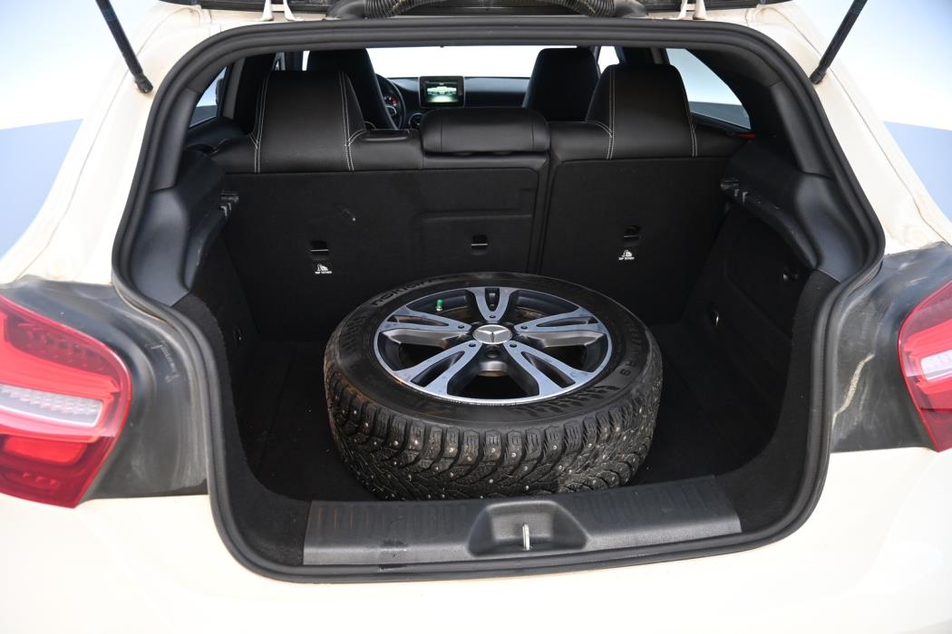 MERCEDES-BENZ A 2016