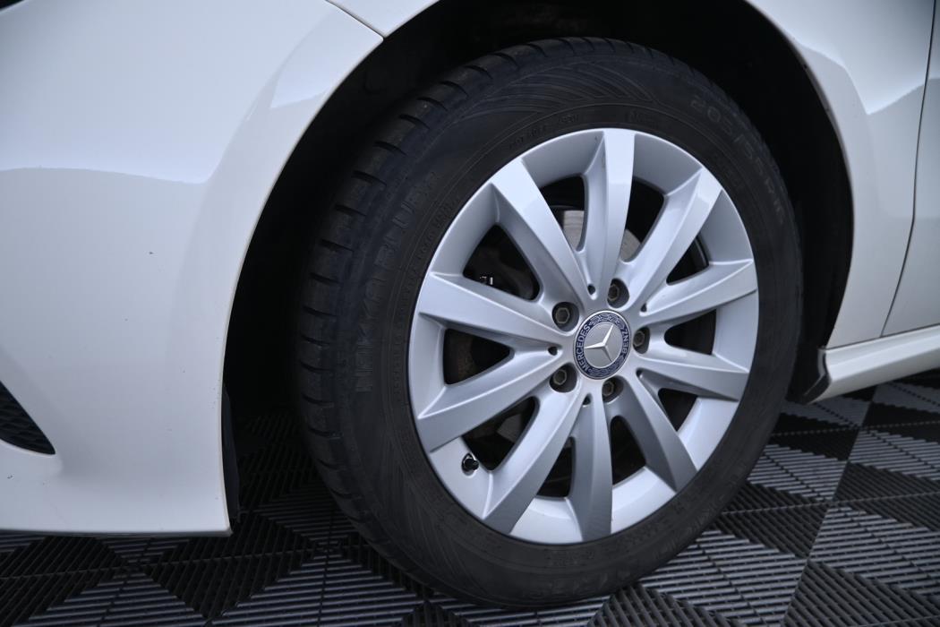 MERCEDES-BENZ A 2016