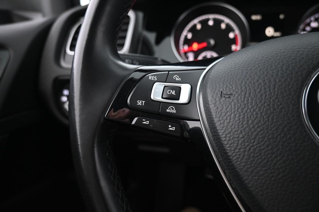 VOLKSWAGEN Golf 2013