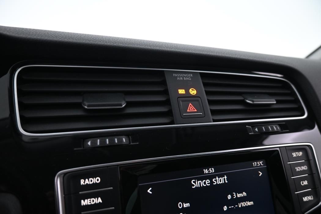 VOLKSWAGEN Golf 2013