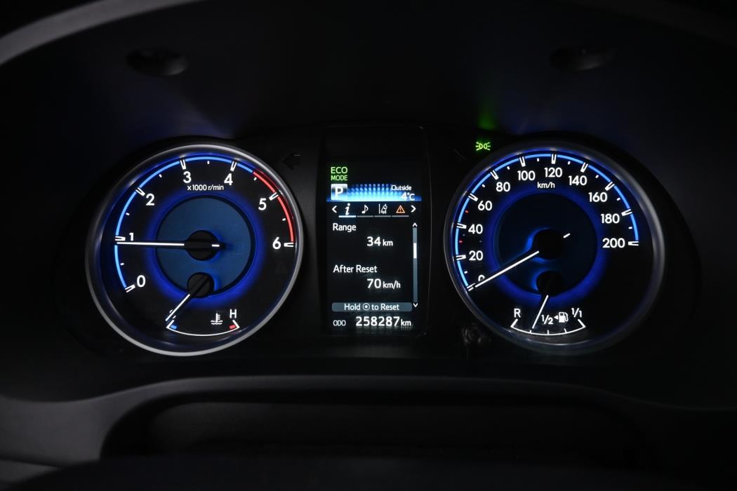 TOYOTA Hilux 2016