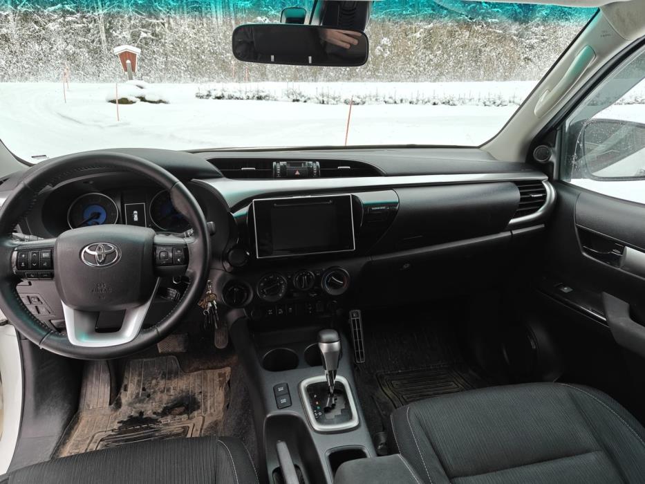 TOYOTA Hilux 2016