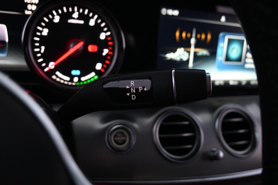 MERCEDES-BENZ E 2019