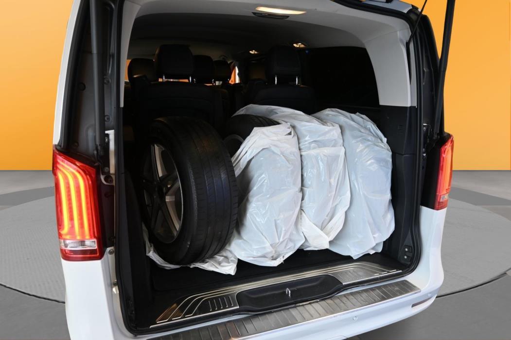 MERCEDES-BENZ EQV 2022